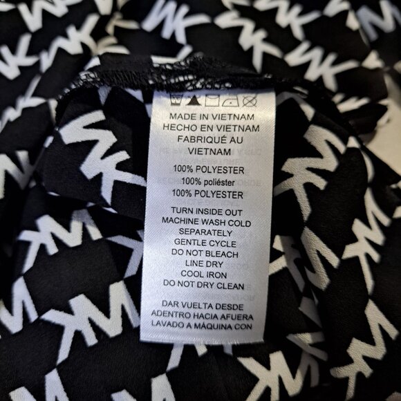 Michael Kors Size 1X, ¾ Sleeve Black & White Logo Top NWT - Picture 12 of 15